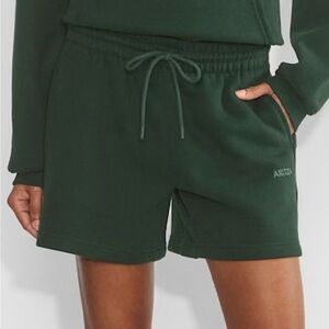 TNA Cozy Sweatfleece Boyfriend Mid-thigh Short